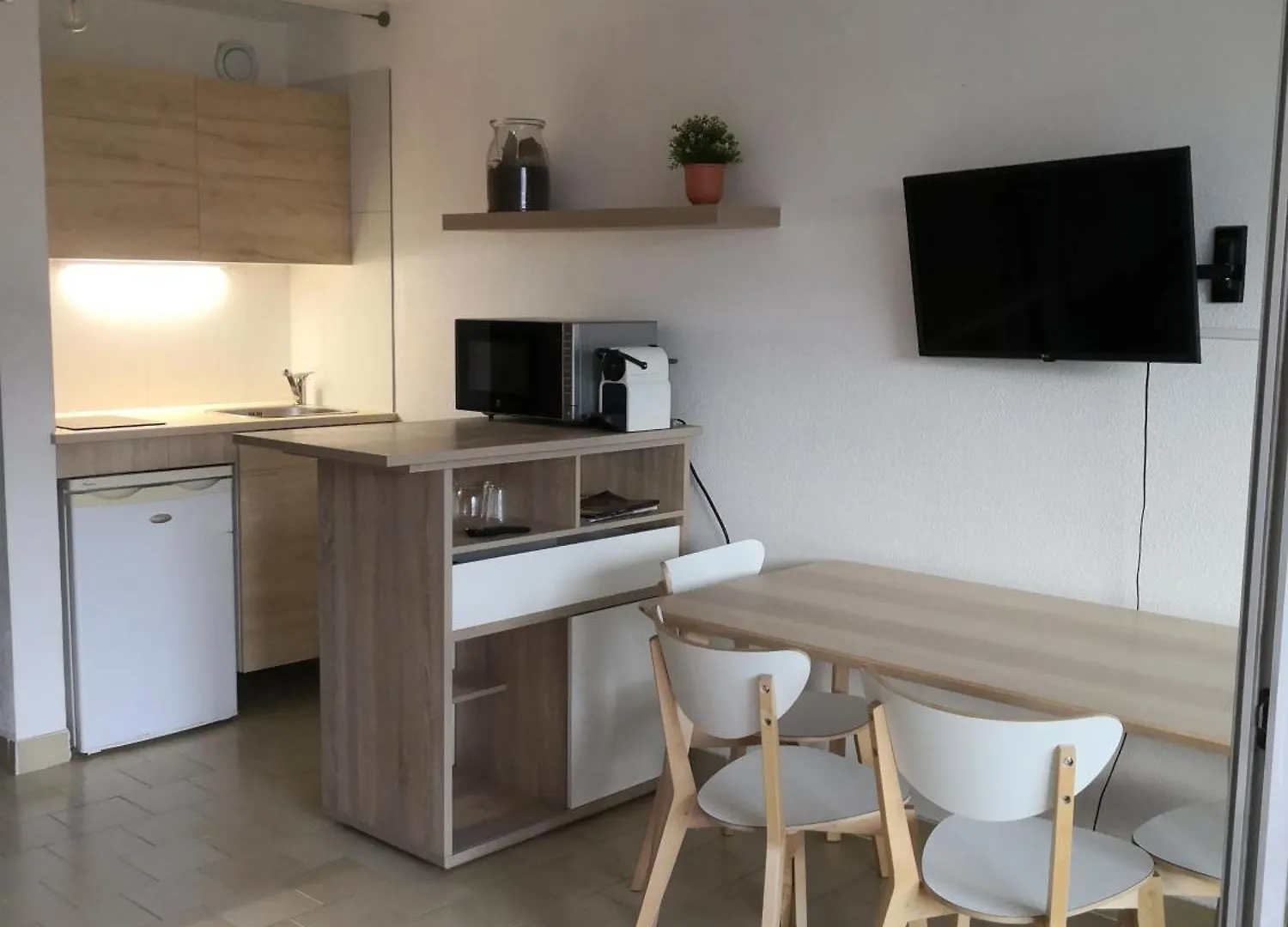 Apartment Studio A Hyeres Port - Proche De Toutes Commodites